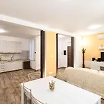 Divine Dante's Apartament *